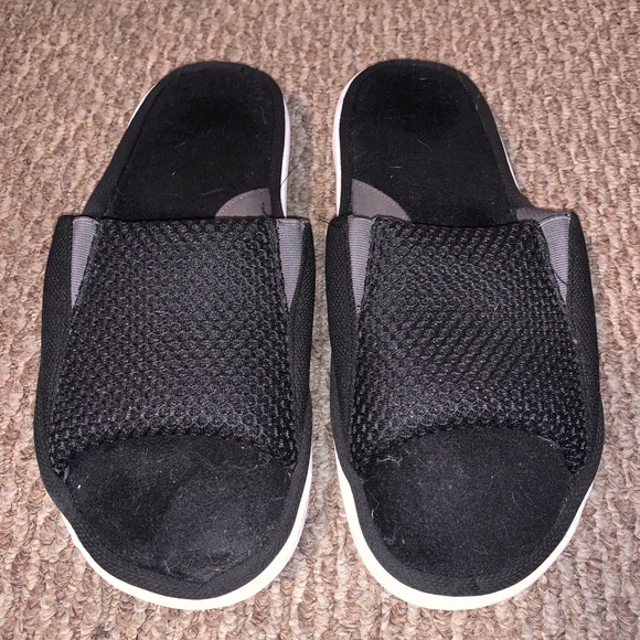 Men’s Size 11/12 Black Mesh House Slippers - Picture 1 of 12